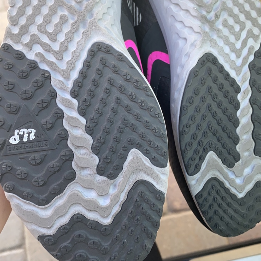 Women's Nike Odyssey React Shield 2 10.5 View 6